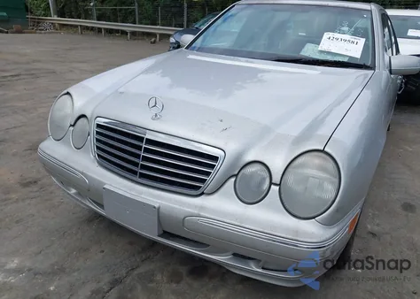 2001 Mercedes-Benz E 430 4M z USA, uszkodzony, nr VIN WDBJF83J81X047600